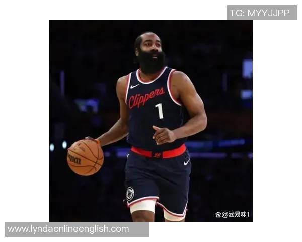 哈登半场表现抢眼却难阻球队落后正负值惨淡显示困境